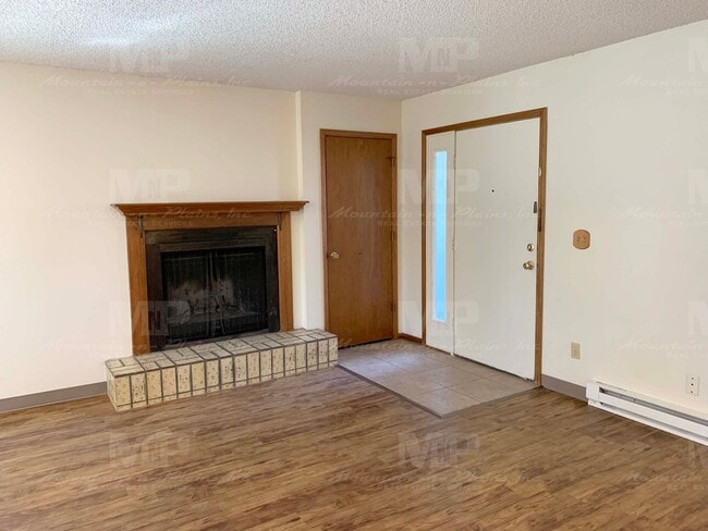 Photo - 531-533 Strachan Dr