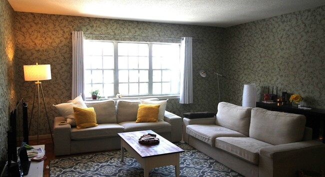 Photo - 178 Lake Shore Rd Condo Unit 1