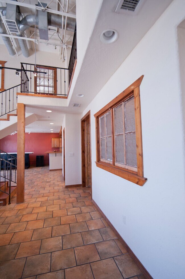 Photo - Artifacts Warehouse 108 Unidad AW 108