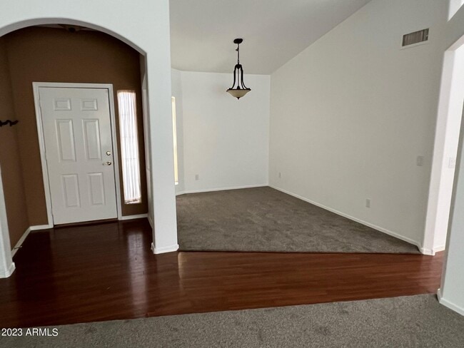 8 W Marco Polo Rd