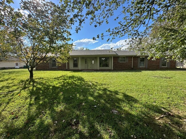 Building Photo - Single Family home in Greenhill Area!