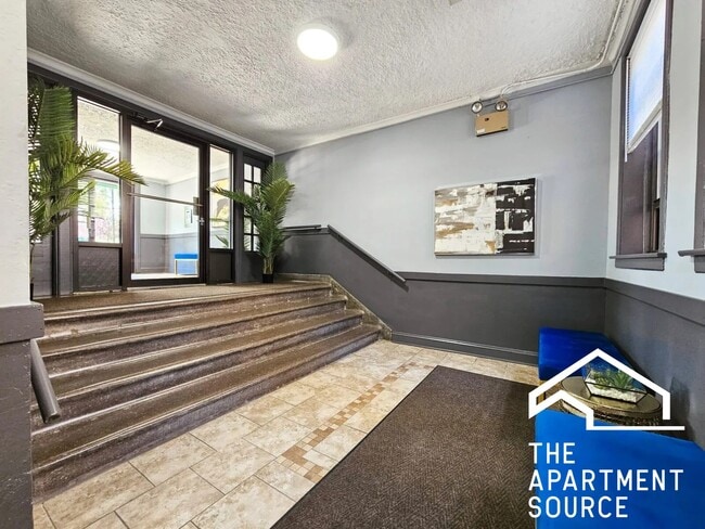 Photo - 1050 W George St Unidad 001