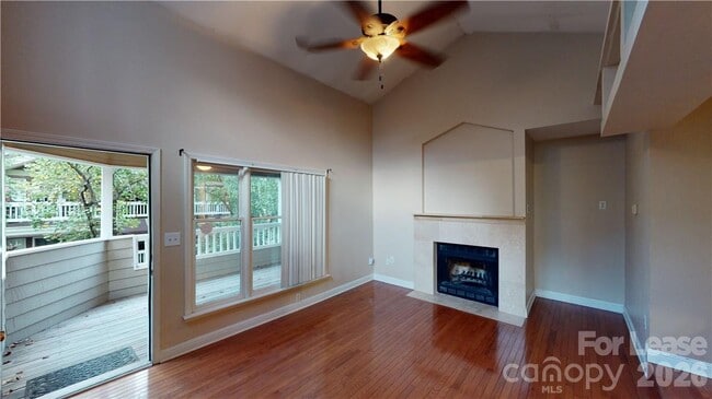 Photo - 427 W 8th St Unidad 108