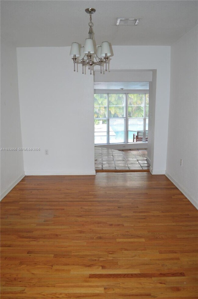 Photo - 165 NE 98th St