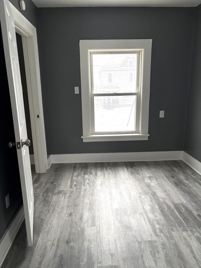 Photo - 313 E 7th St