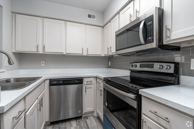 1BR, 1BA - 725SF