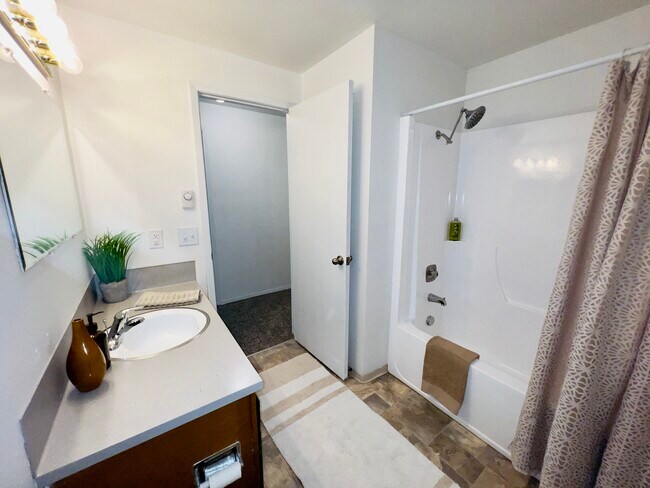 Photo - River Street Apartments