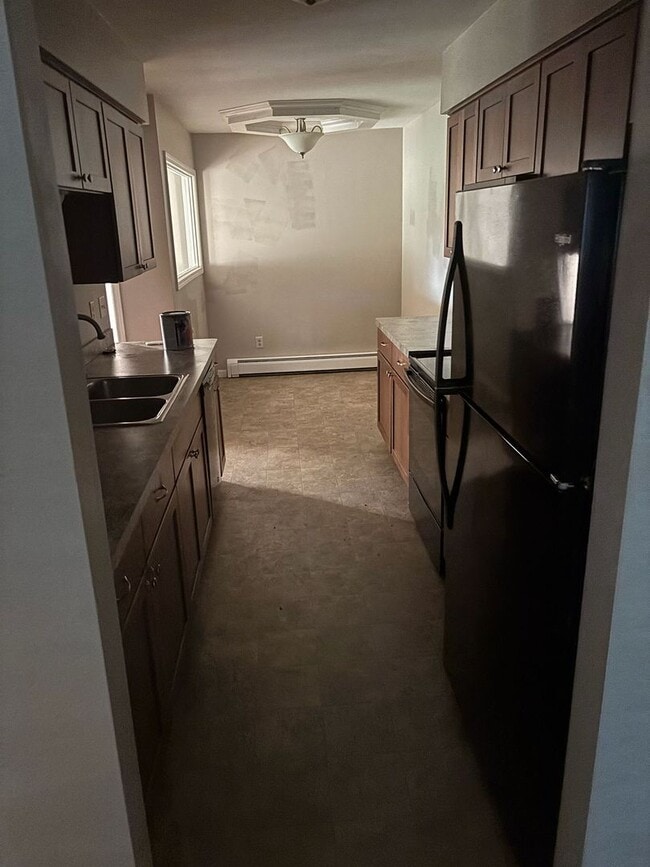 Building Photo - Gorgeous 2-Bedroom Apartment with Garage in a Quiet Neighborhood