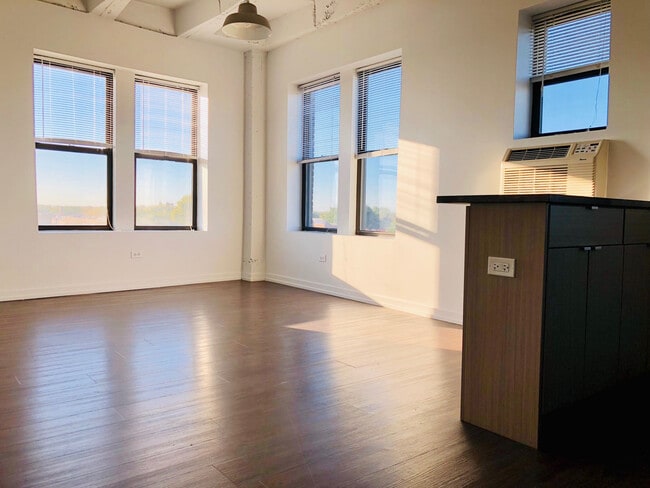 Photo - 1325 W Wilson