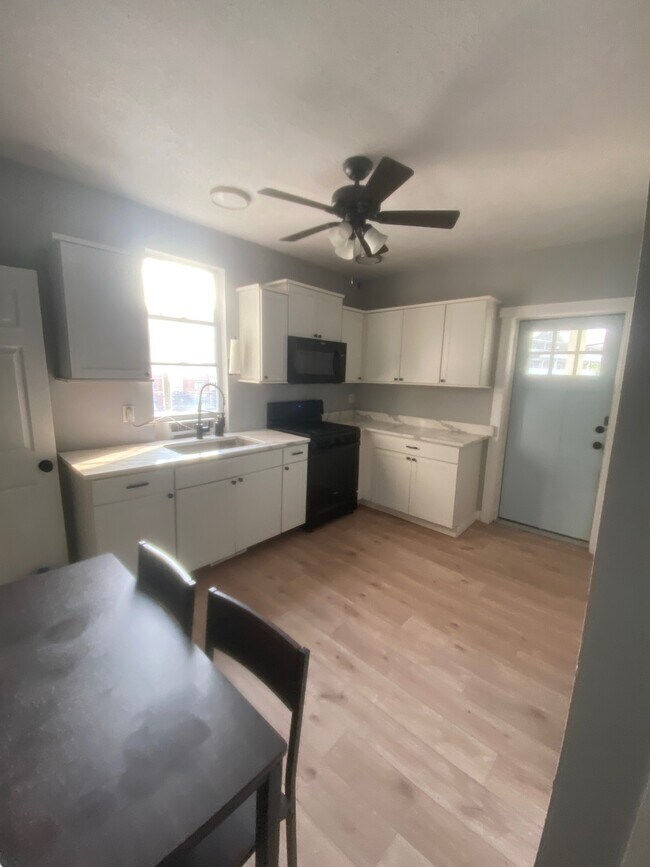 Photo - 104 3rd St Casa Adosada