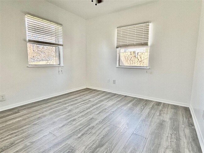 Photo - 2906 E 12th St