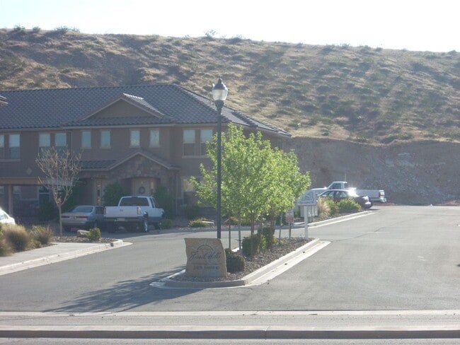 Photo - Gorgeous 3 Bedroom Townhome in St. George