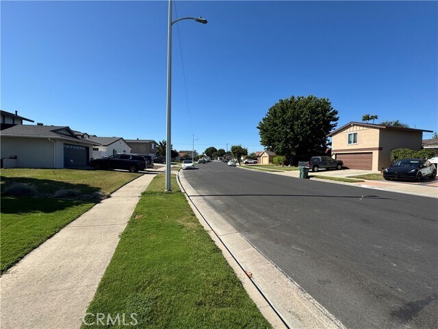 Photo - 16763 Daisy Ave House