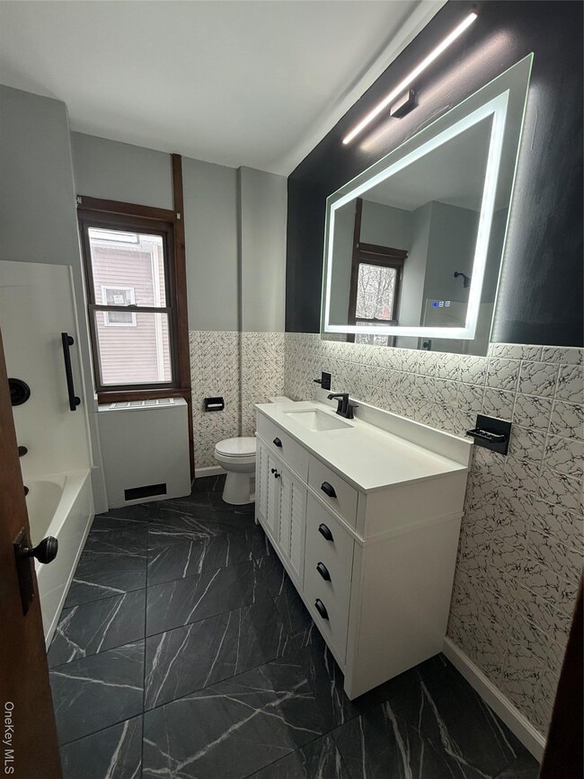 Building Photo - 173 Mansion St Unit 2