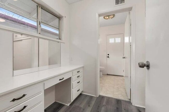 Photo - 590 N Cambridge St