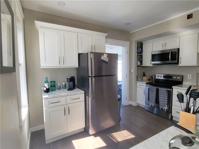 2-5 Bull St Unit 2L