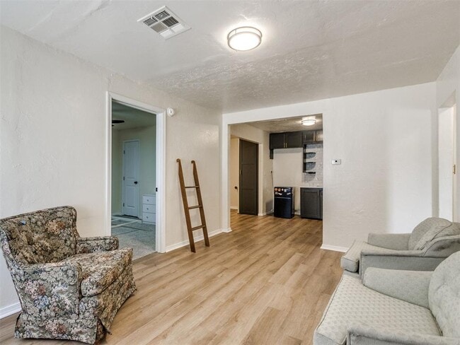 6114 Jacks Ave