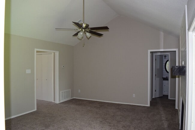 Photo - 700 Cedar Ln