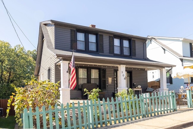 Photo - 308 W Main St