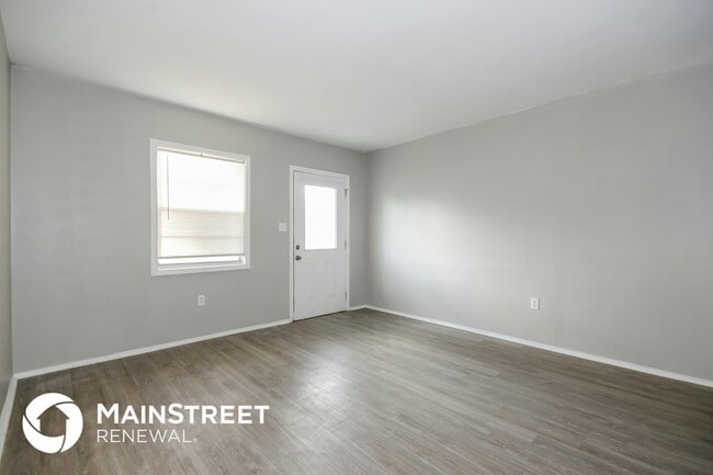 Photo - 6813 N Clearview Ave