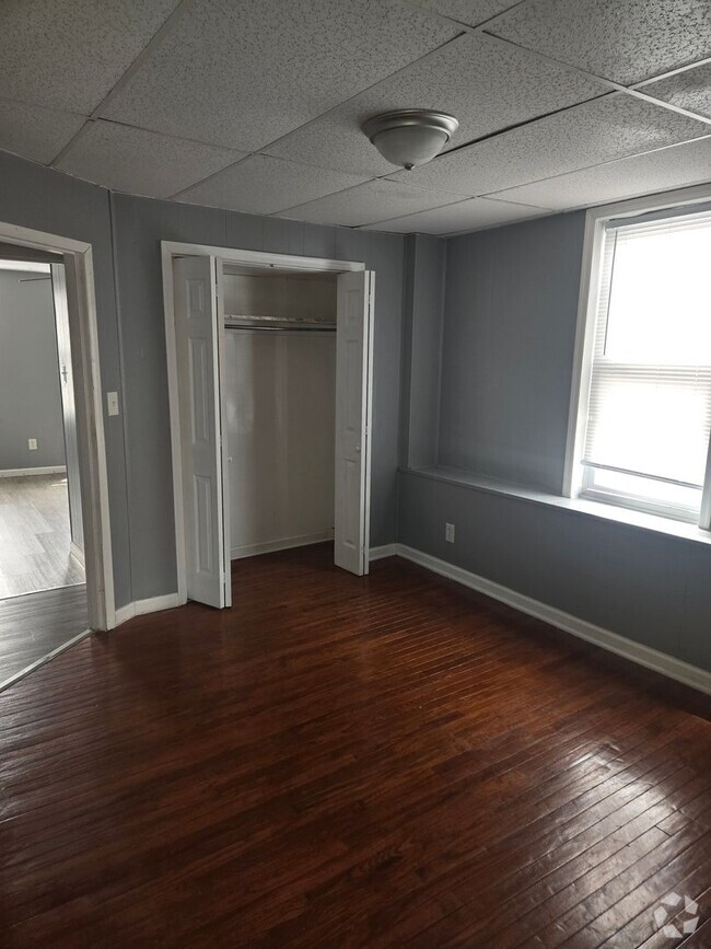 Building Photo - 632 E 5th St Unit 4 Rental