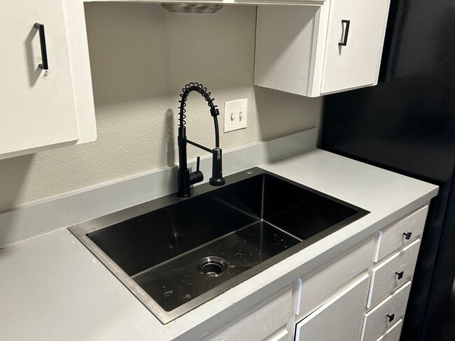 Oak Lawn Place