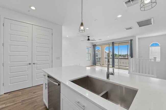 Photo - Like new Luxurious Modern townhome with 2 Master Suits in Warner Meadows!