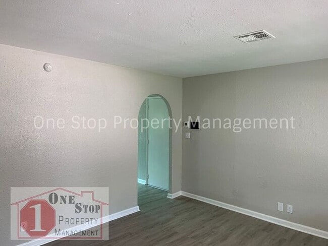 Photo - Beautiful 3 Bedroom 1 Bathroom Ranch Home ...