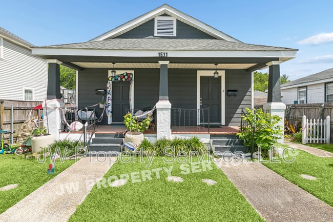 Building Photo - 1611 Hesiod St