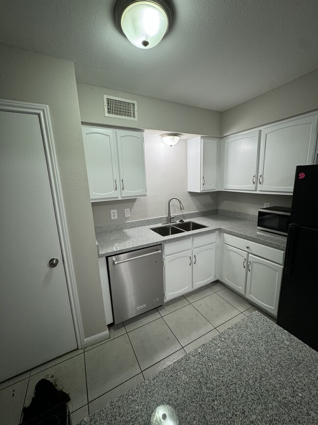 Updated kitchen. New sink, dishwasher and granite countertops - 5528 Deep Forest Dr Townhome