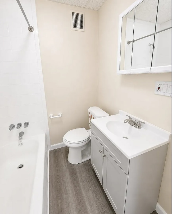 Building Photo - NJRA Associates LLC Unit 2R