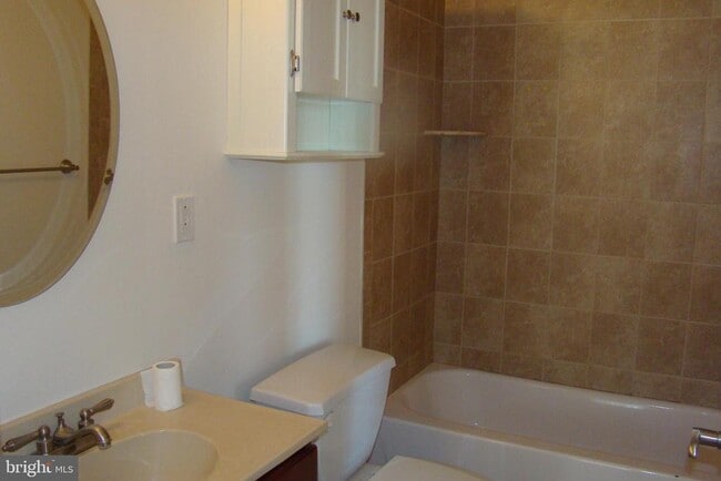 Photo - 2 W Gay St Unidad 2ND #2