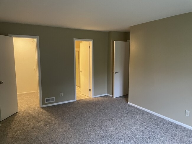 Photo - 190 Collin Ct