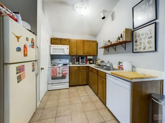 Photo - 2216 San Gabriel St Unidad 301