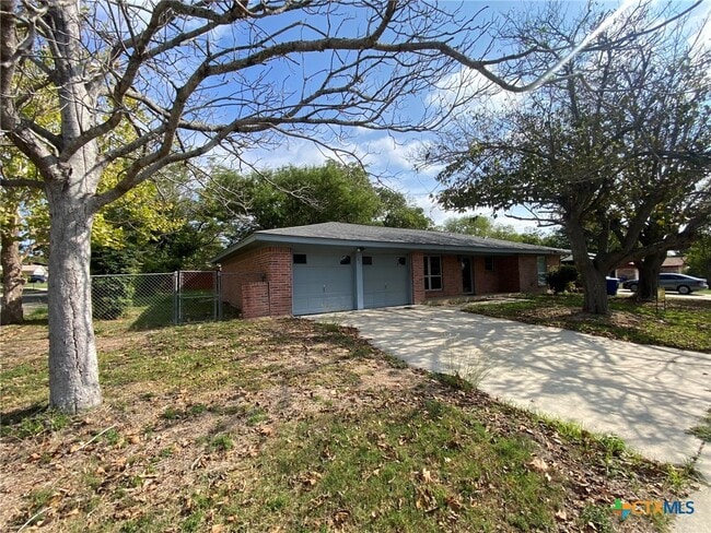 Building Photo - 1613 Miranda Ave