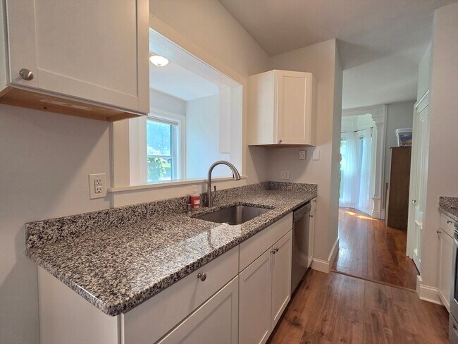 2 Oak St Unit 2
