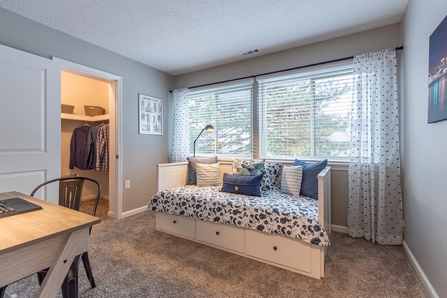 Dakota - Bedroom 2 - Ridgewood Apartments