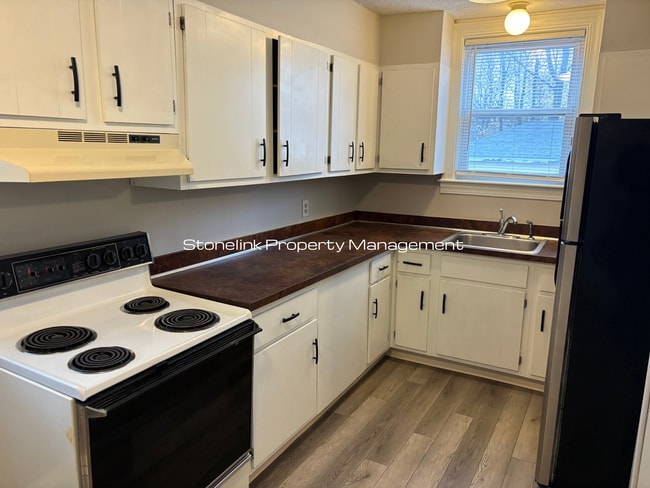 Building Photo - 66 Hamlet Ave Unit 3