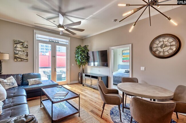 Photo - 1520 Main St