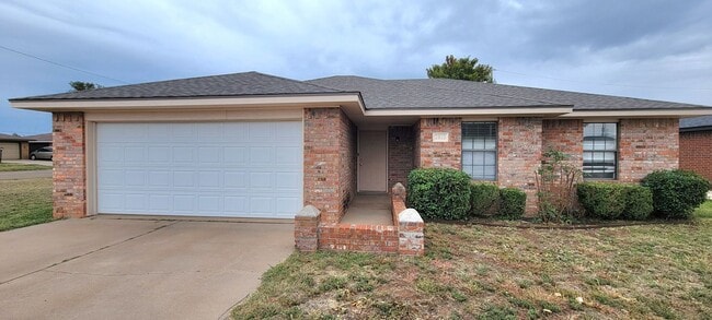 Building Photo - BRICK HOME NEAR HOSPTIAL AND CANNON ACCESS