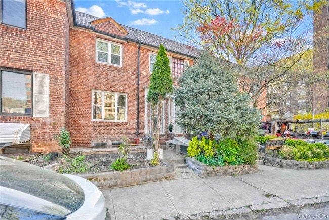 Photo - 33-19 143rd St