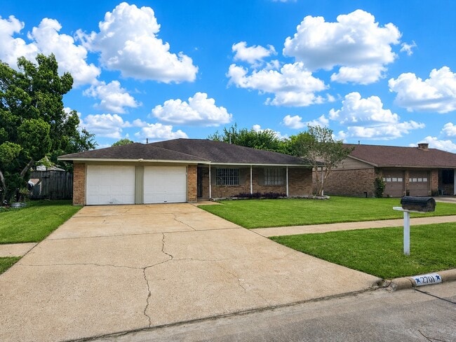Photo - 2701 Henderson Ln