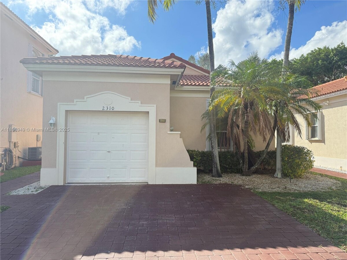 Photo - 2310 NE 37th Terrace House