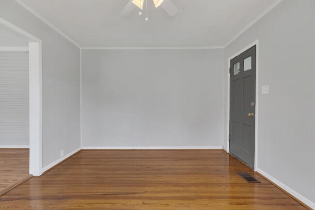 Freshly Painted and Renovated 2-Bedroom Ho... - Freshly Painted and Renovated 2-Bedroom Ho... Apartamento