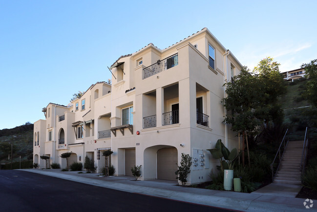 Building Photo - Luxury Townhomes located in the heart of L...