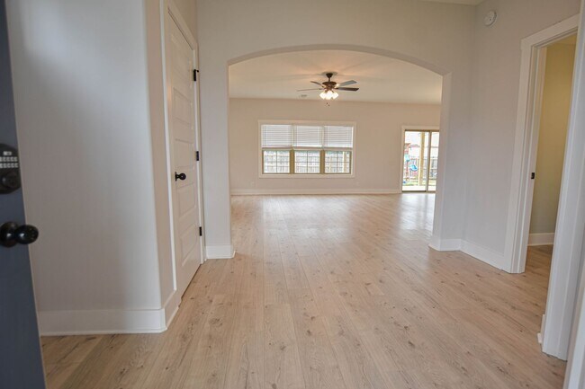 Photo - Pet Friendly Four Bedroom in Reserve at Oakland!
