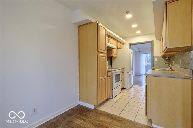 Photo - 8527 Canterbury Square E