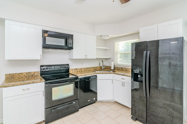 Photo - 282 Zandale Dr