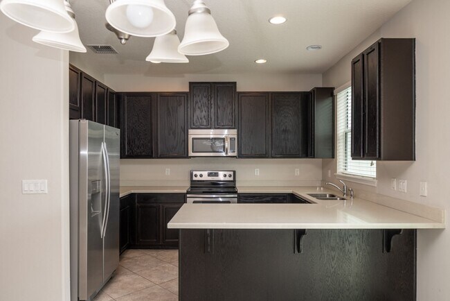 Photo - Charming 3-Bedroom Townhome in Classic Lak...