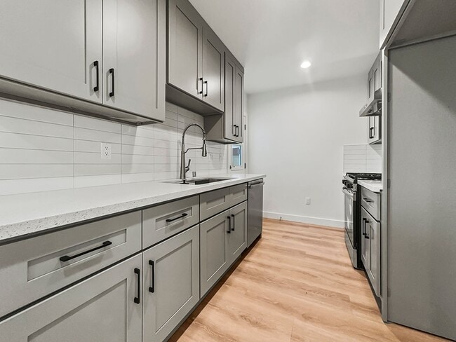 Building Photo - Showing Times: to schedule a viewing, plea... Rental